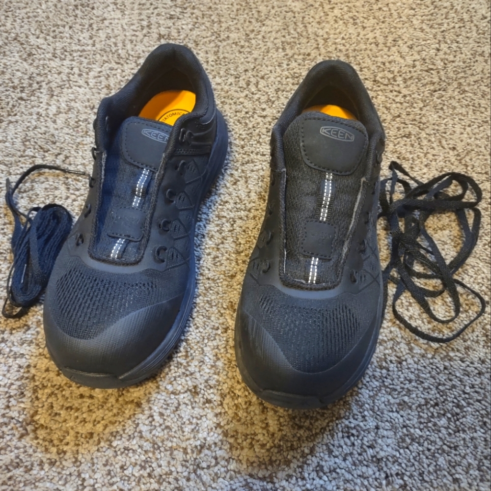 Brand New Keen composite toe women's size 7 shoe